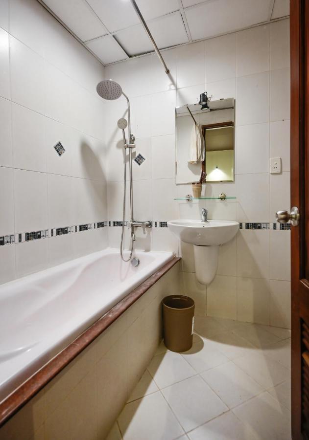 The Noble Swan Hotel New World Хошимін Екстер'єр фото